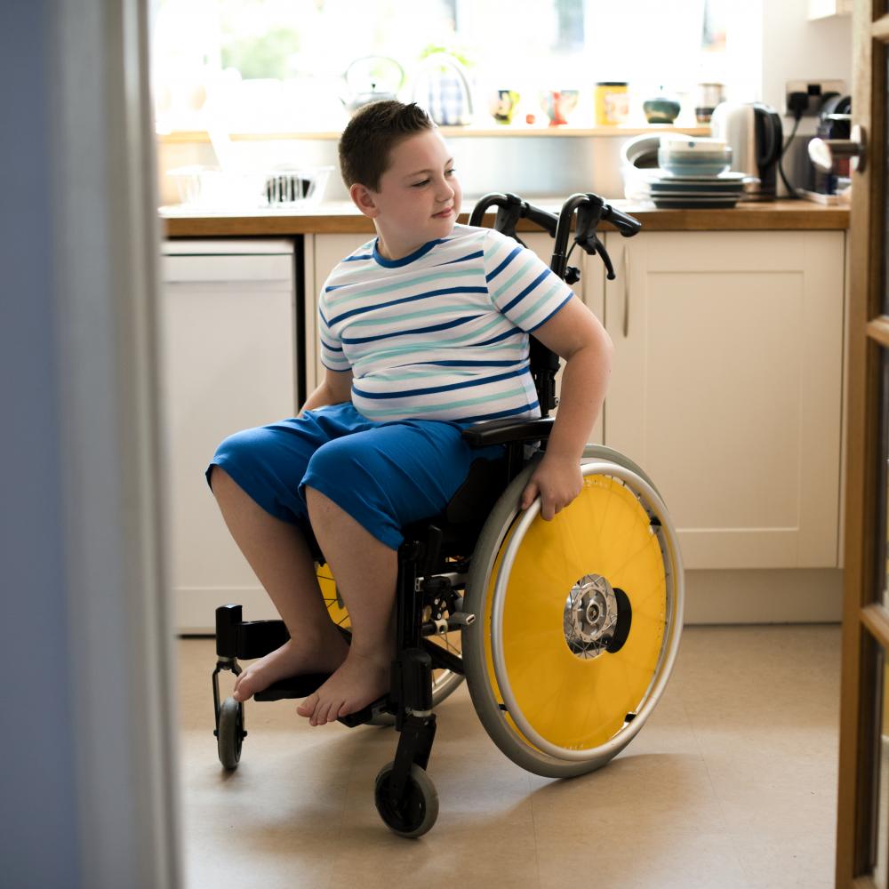 Dreng i rullestol